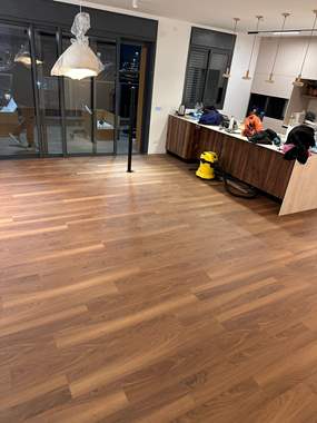 פרקט פולימרי SPC עמיד מים צבע אגוז אדמדם בהיר נקי  : image 1