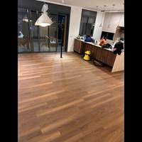 פרקט פולימרי SPC עמיד מים צבע אגוז אדמדם בהיר נקי