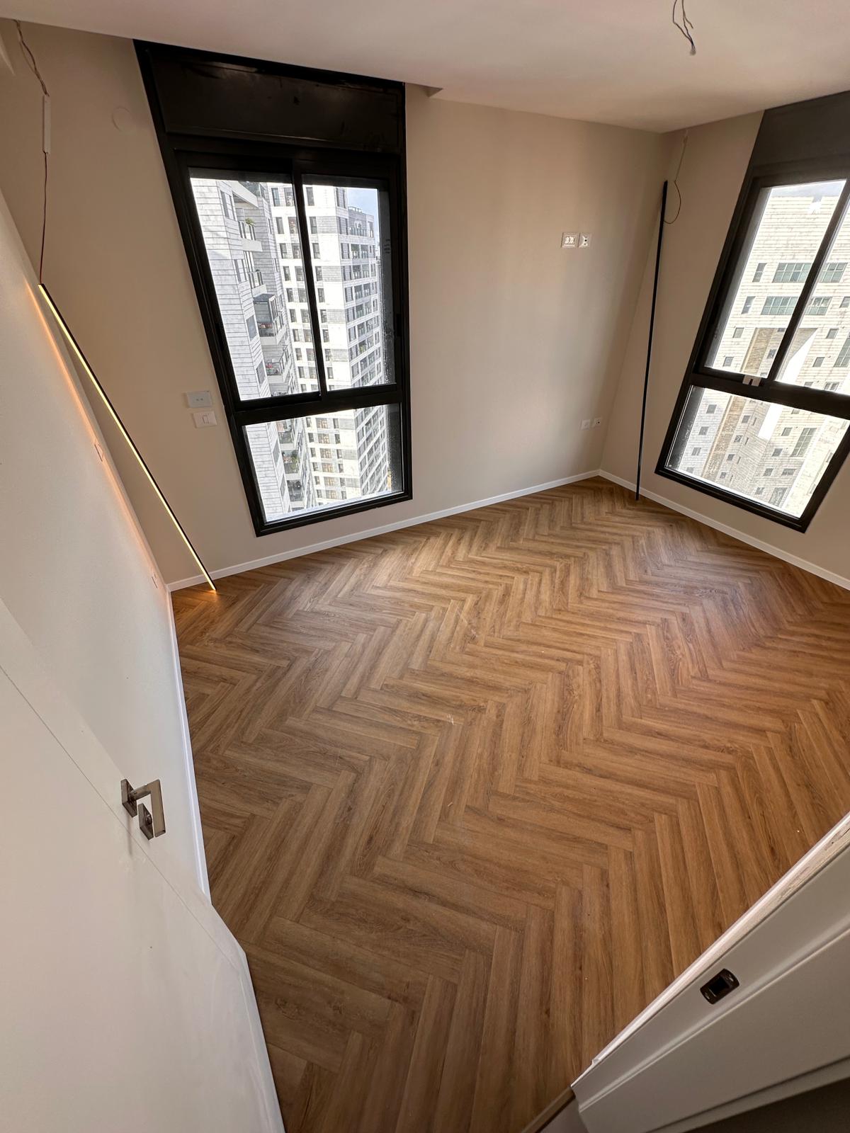 פרקט פולימרי פישבון SPC PURE אלון טבעי  עם עיינים / מחיר מוזל