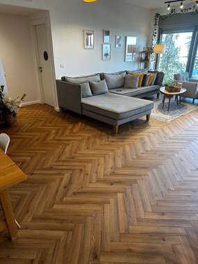 פרקט פולימרי פישבון SPC PURE אלון כהה עם עיניים / מחיר מוזל : image 1