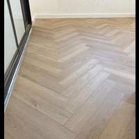 פרקט פישבון פולימר SPC אלון מולבן מוברש עמיד מים