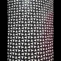 PVC מחוזק שחור לבן חצים - המחיר ל1 מ"ר - רוחב גליל 2 מטר