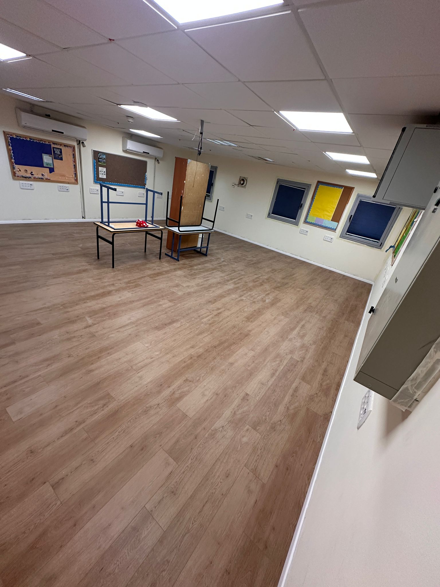 פרקט פולימרי SPC עמיד מים צבע אלון טבעי אדמה / מחיר מוזל