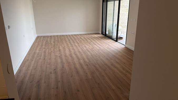 פרקט פולימרי SPC עמיד מים אלון עם עיינים מחיר מוזל : image 1