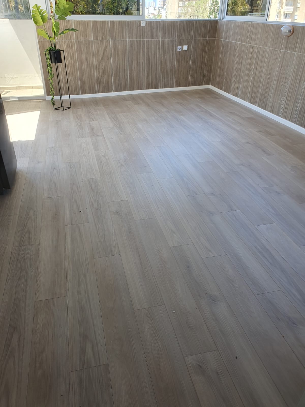 פרקט פולימרי SPC אפרפר מולבן / מחיר מוזל 