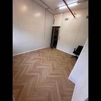 פרקט פישבון פולימר SPC אלון מולבן מוברש עמיד מים