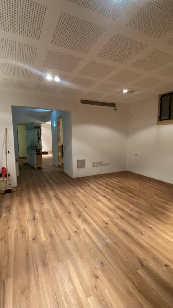 פרקט SPC עמיד למים אלון עיניים כהה / מחיר מוזל