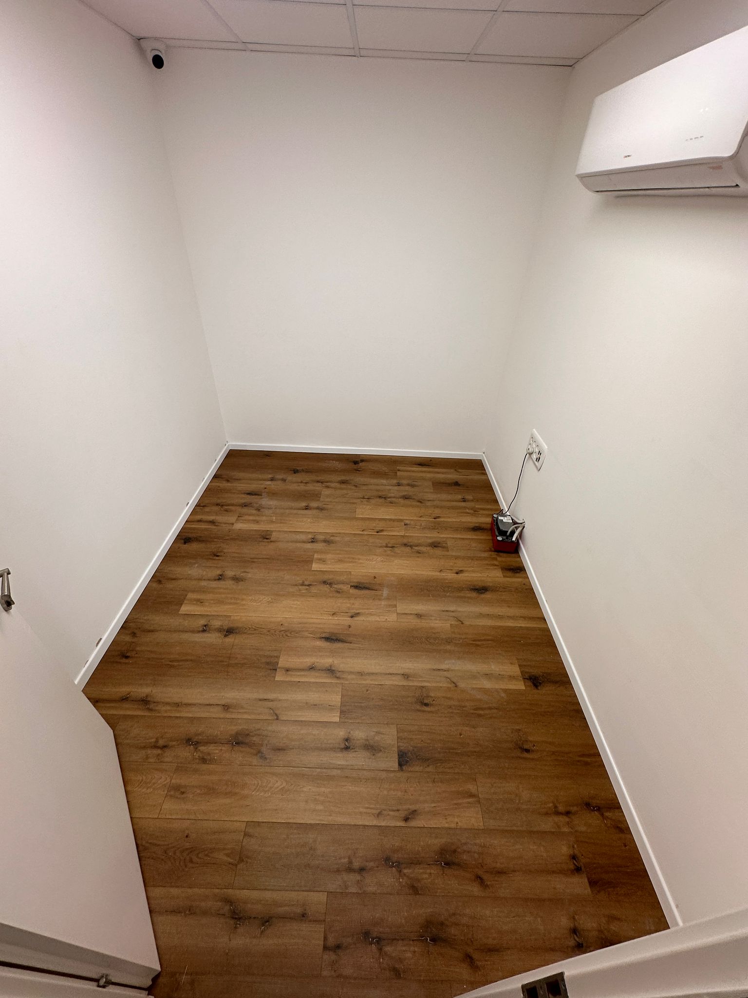 פרקט SPC עמיד למים אלון עתיק / מחיר מוזל לחודש פברואר